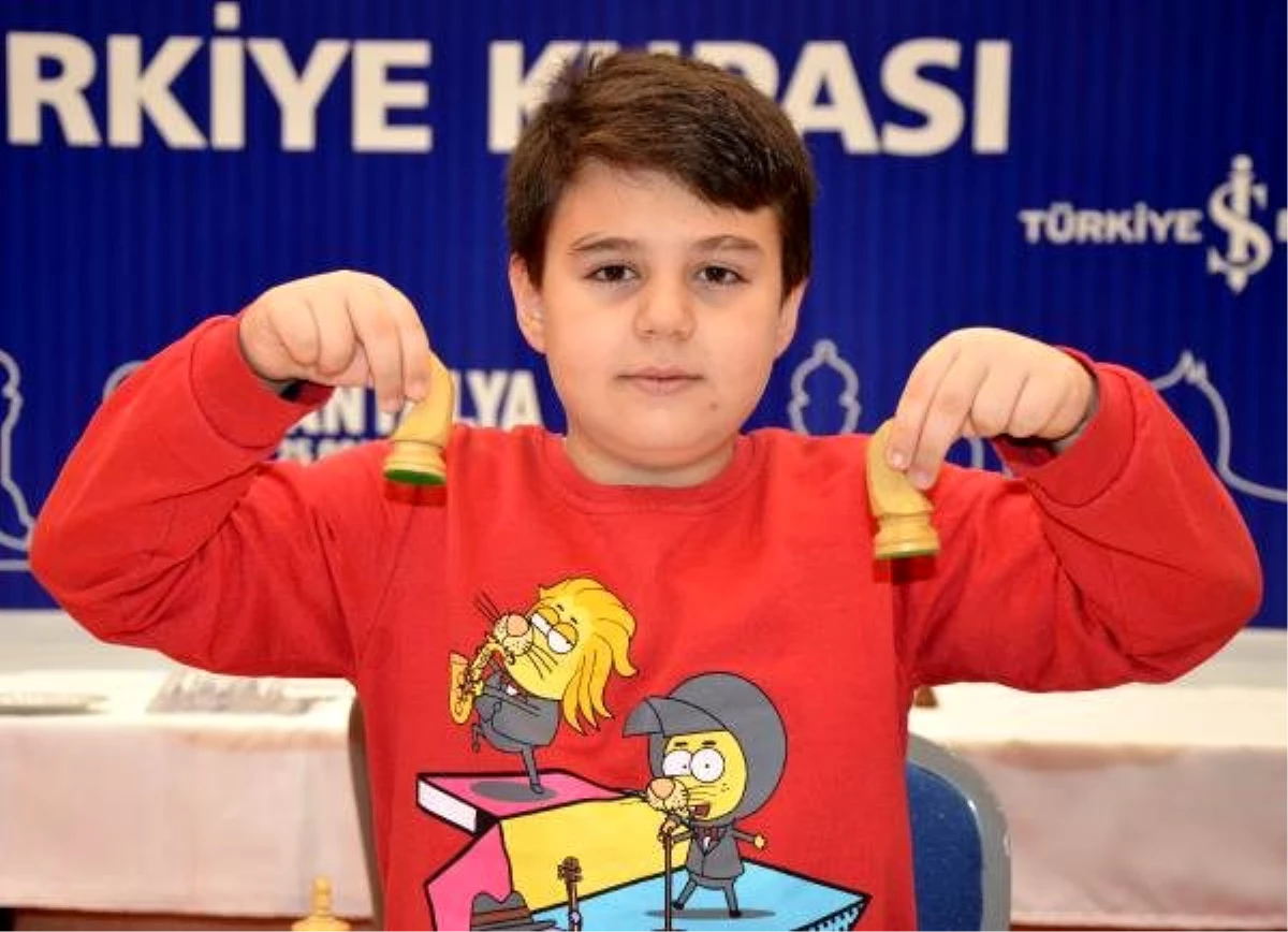 9 yaşındaki Avrupa satranç şampiyonu Yağız\'ın hedefi, \'büyükusta\' olmak