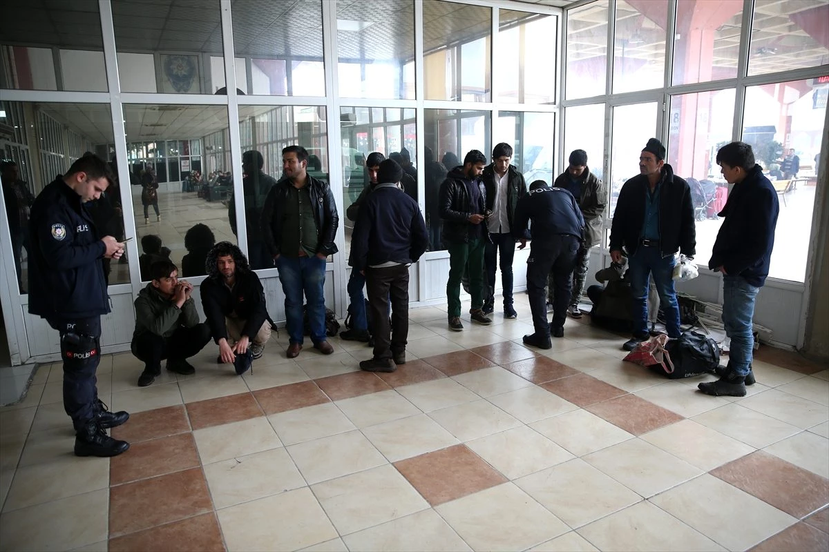 Adana\'da 12 düzensiz göçmen yakalandı