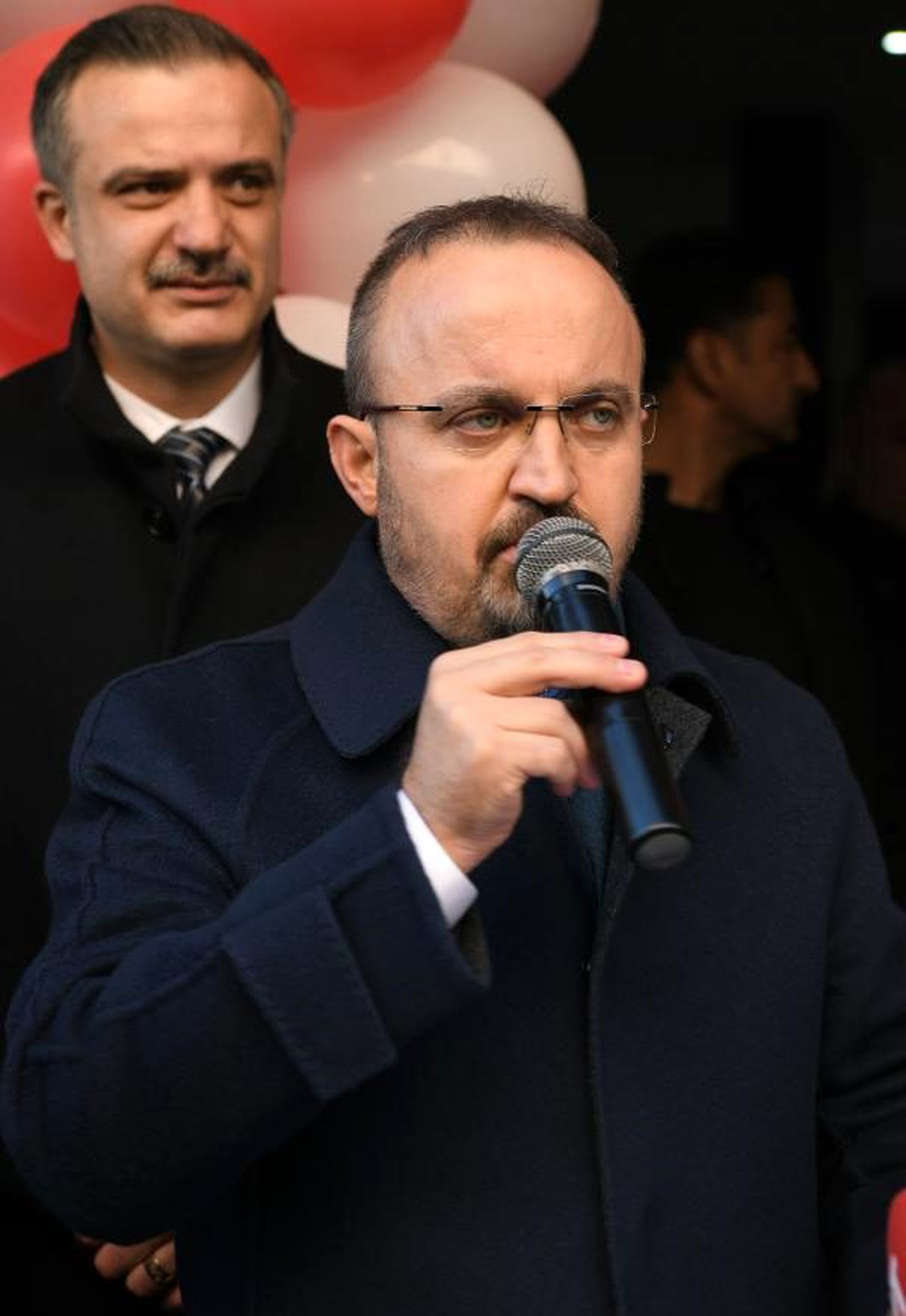 AK Parti\'li Turan: O bayrağa uzanan el kırılır
