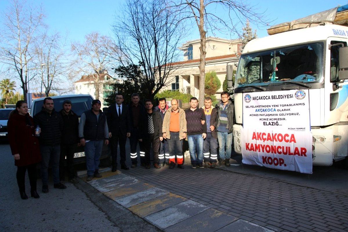 Akçakoca\'dan deprem bölgesine yardım eli
