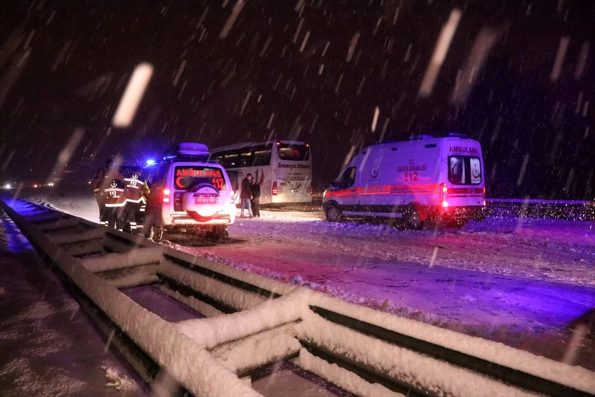 Anadolu Otoyolu\'nda zincirleme trafik kazası: 1 ölü, 19 yaralı yaralı