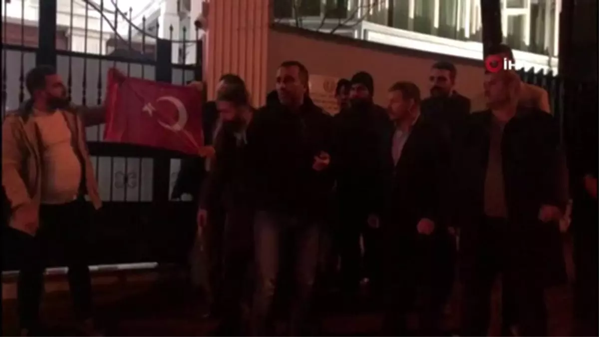 Ankara\'da Yunanistan Büyükelçiliği önünde \'bayrak\' protestosu