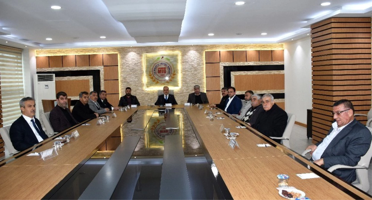 Başkan Özcan: "25 tır yardım geri gönderildi"
