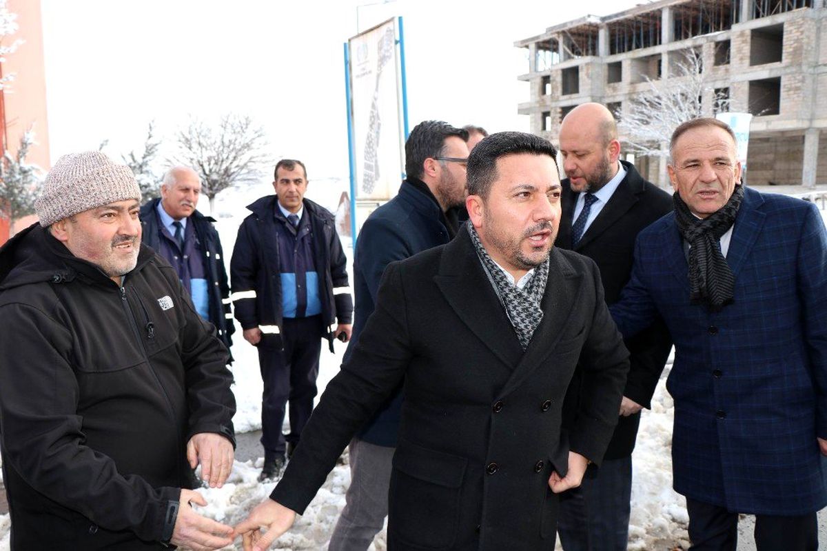 Belediye Başkanı Arı, karla mücadele çalışmalarını inceledi