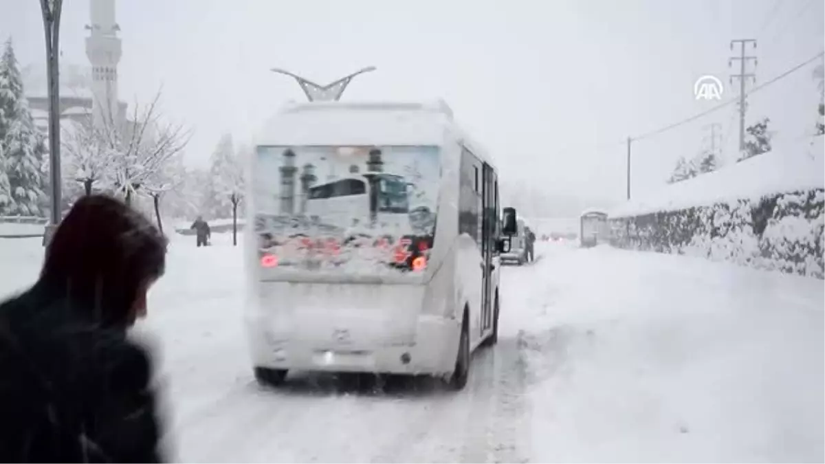 Bitlis\'te yoğun kar ulaşımı aksattı