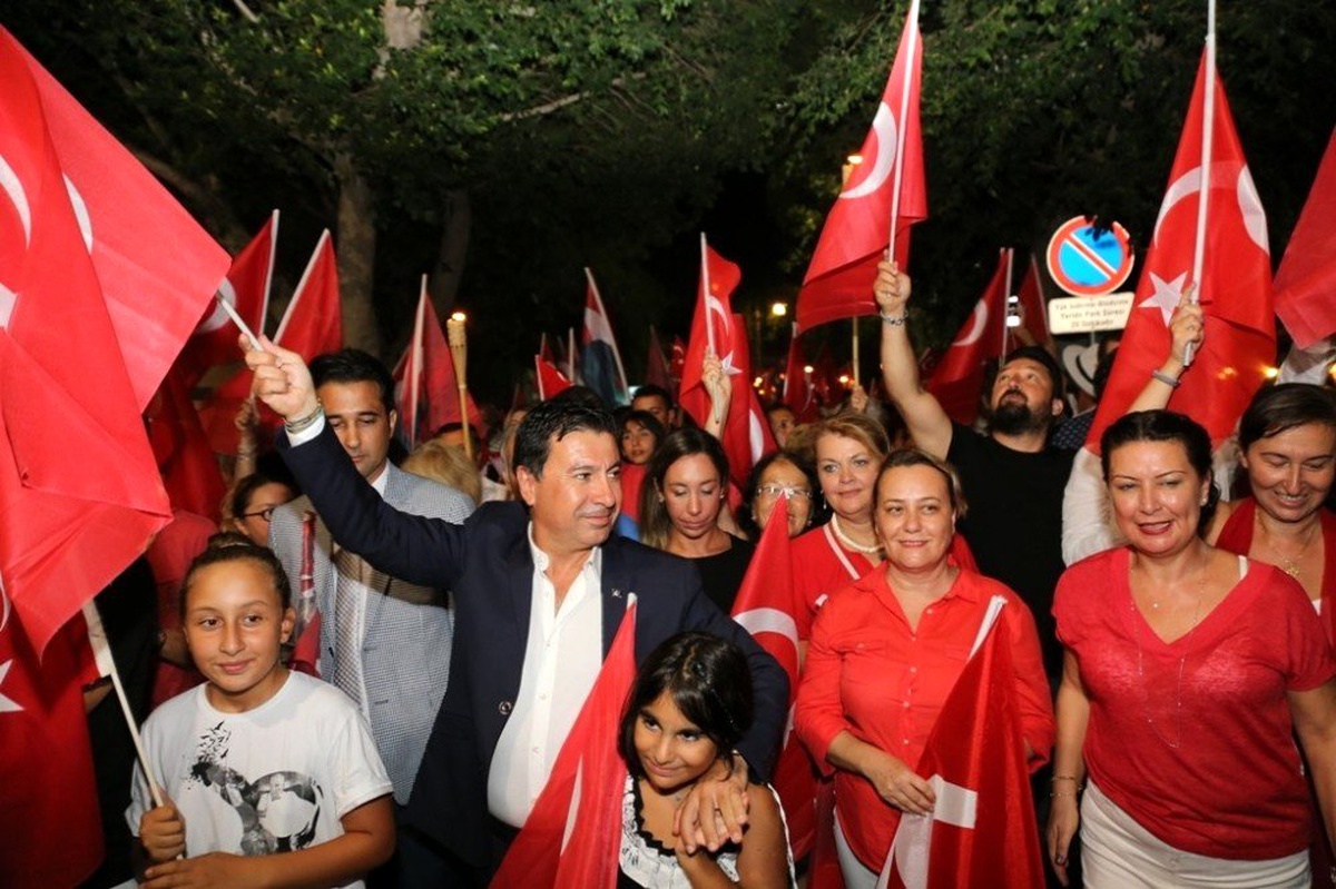 Bodrum sokakları Türk bayraklarıyla donatıldı