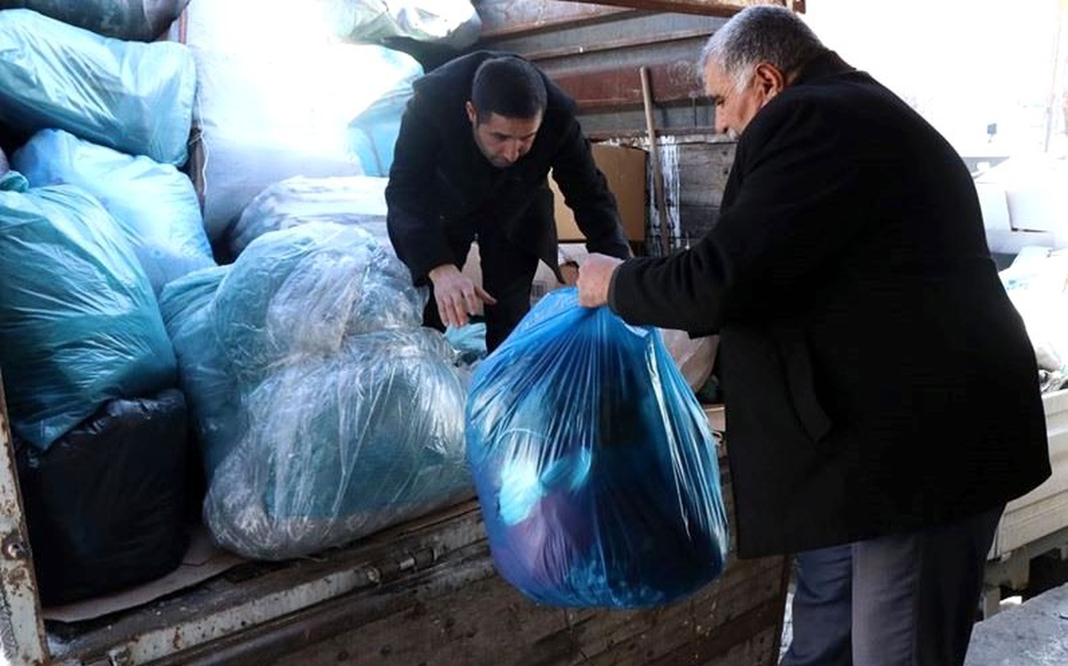 Edremit Belediyesinin üçüncü yardım kamyonu da yola çıktı