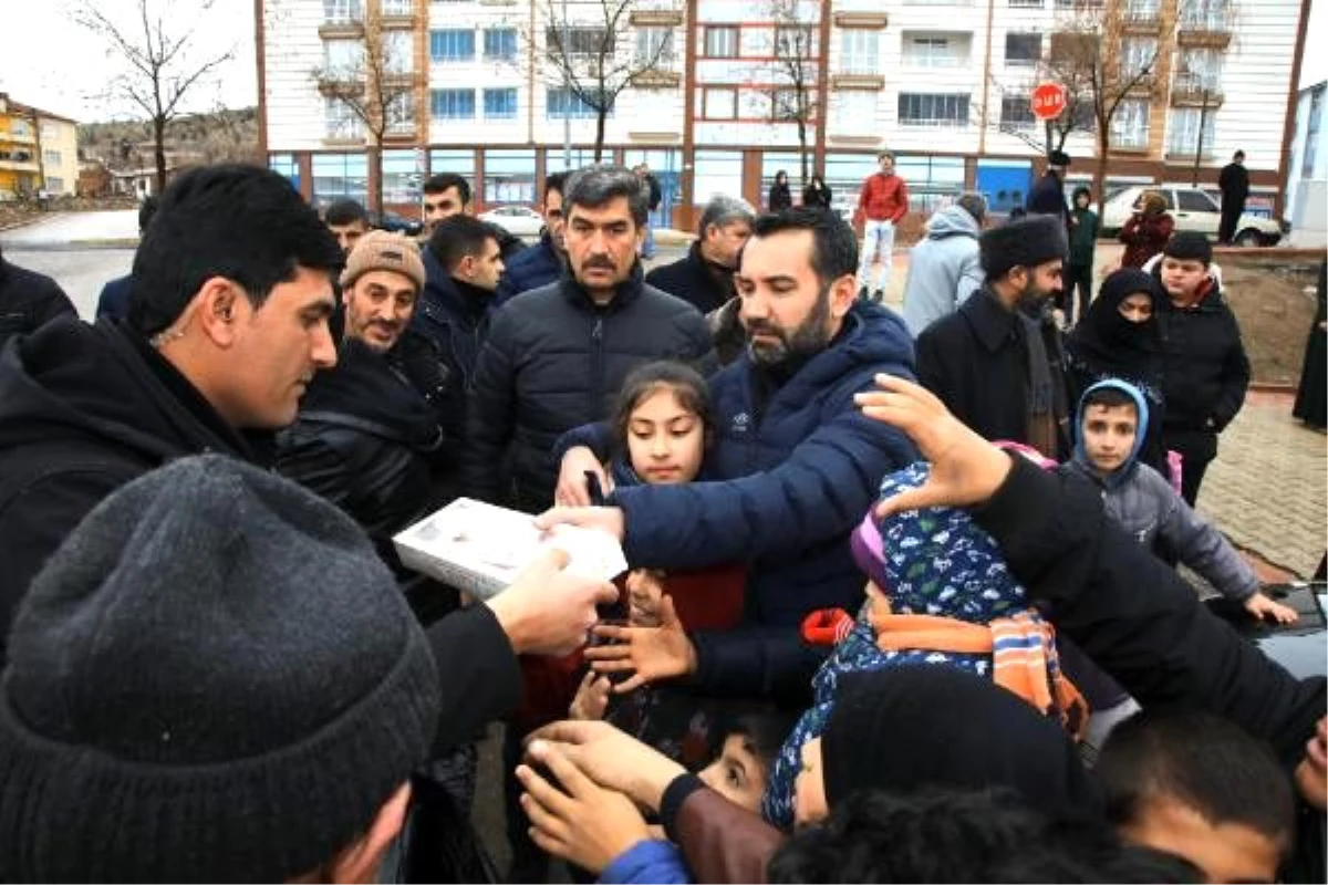 Elazığ Belediye Başkanı Şerifoğulları\'ndan depremzedelere ziyaret