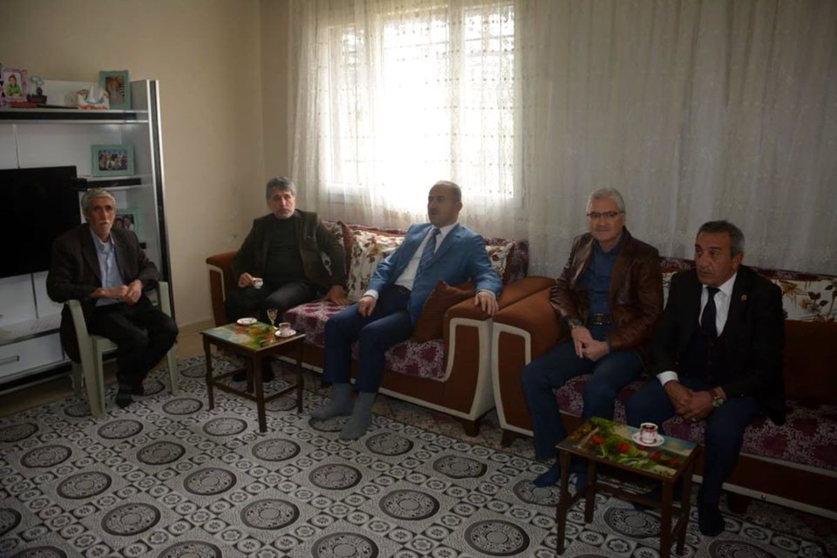Elazığ\'da evleri zarar gören aile Hatay\'daki akrabalarına yerleşti