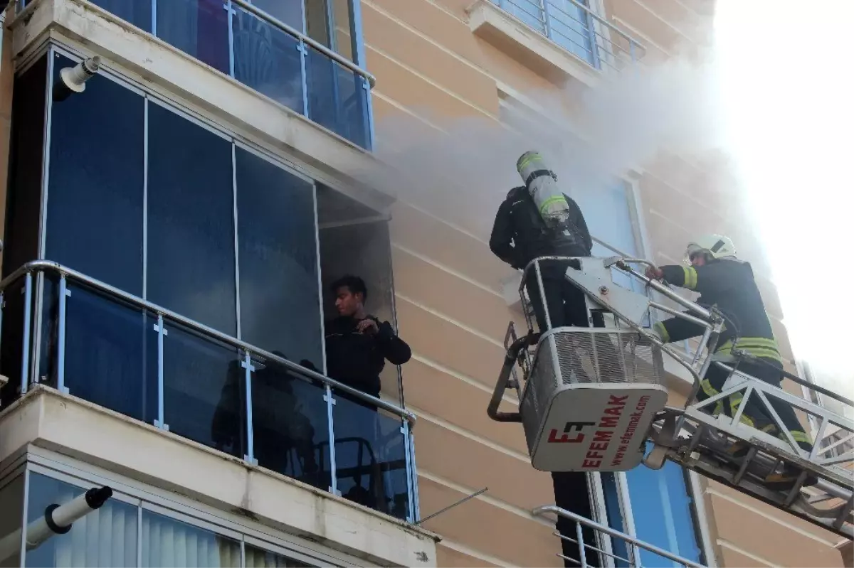 Elektrik kontağından çıkan yangını büyümeden söndürüldü