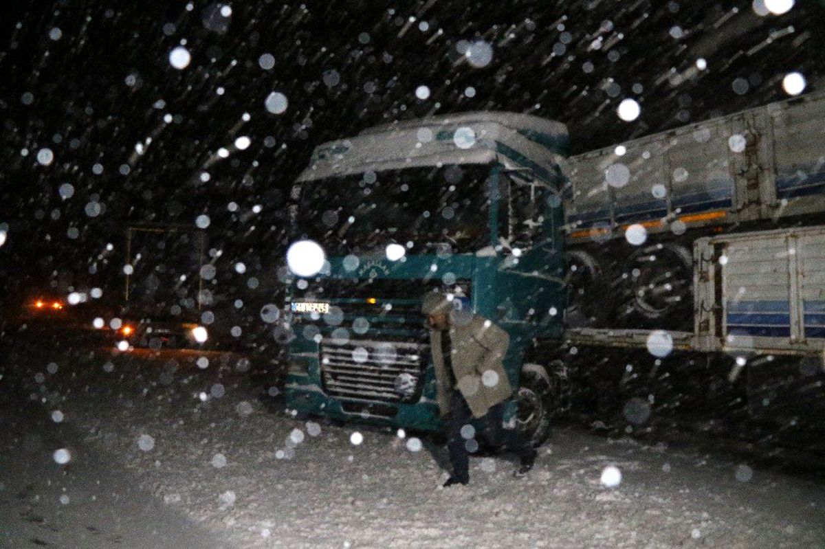 Erzincan\'da ulaşıma kar engeli