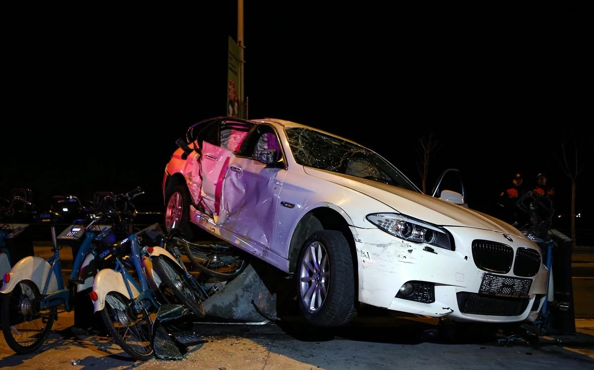 Fatih\'te zincirleme trafik kazası: 6 yaralı