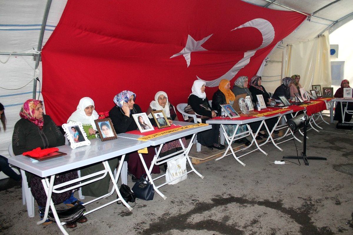 HDP önündeki ailelerin evlat nöbeti 151\'inci gününde