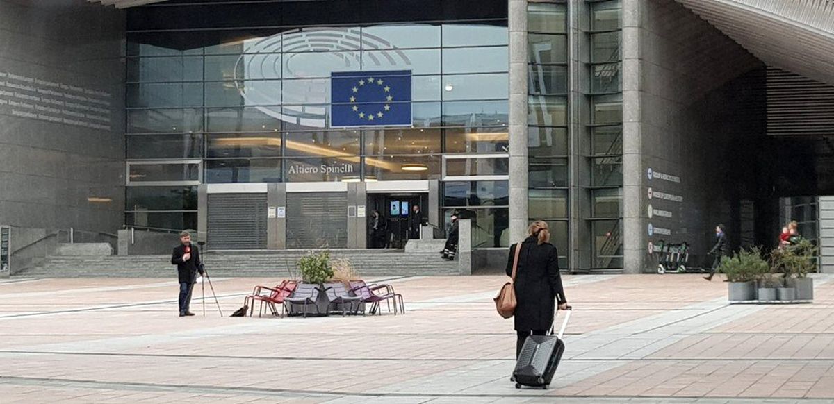 İngiltere\'nin 73 milletvekili AP binasından ayrılıyor