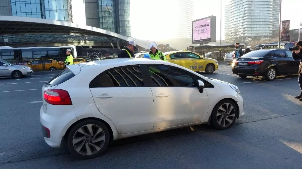 İstanbul\'da çakar lamba uygulaması