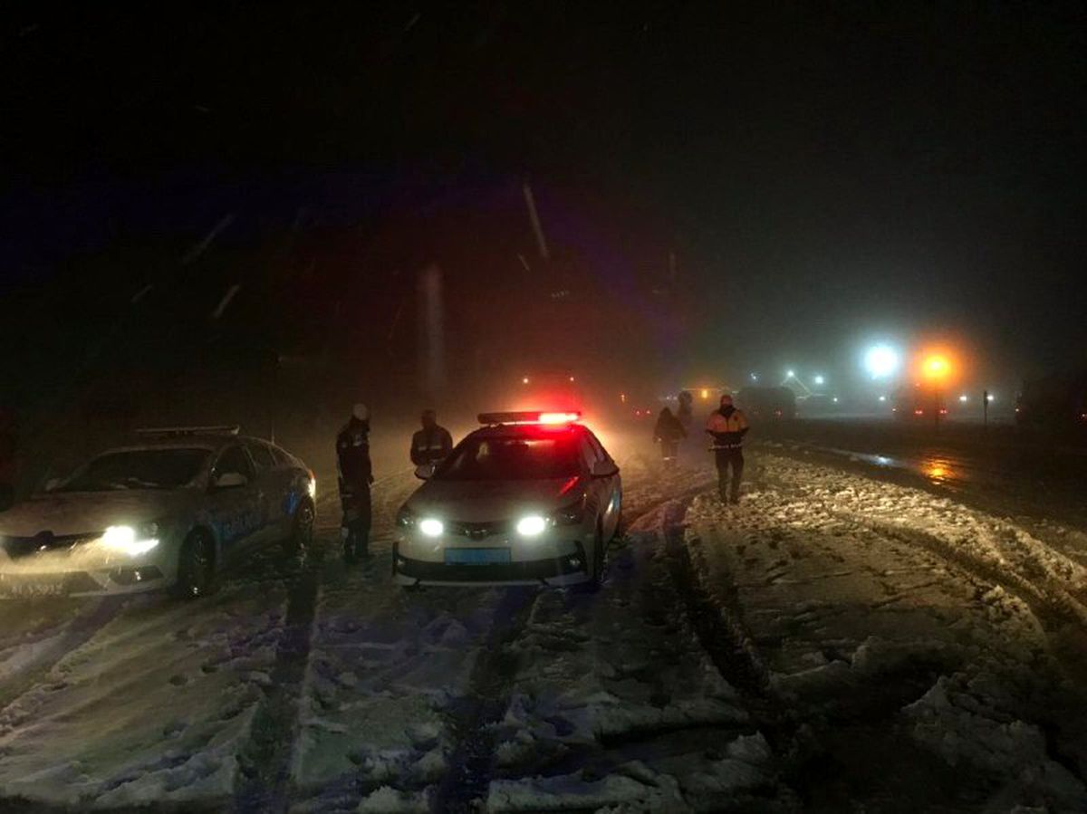Kar nedeniyle kapanan Bolu Dağı trafiğe açıldı