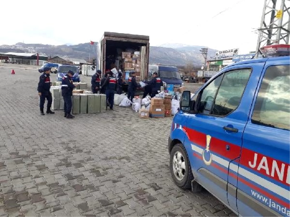 Kargo kamyonu ile kaçak eşya sevkiyatına 5 gözaltı