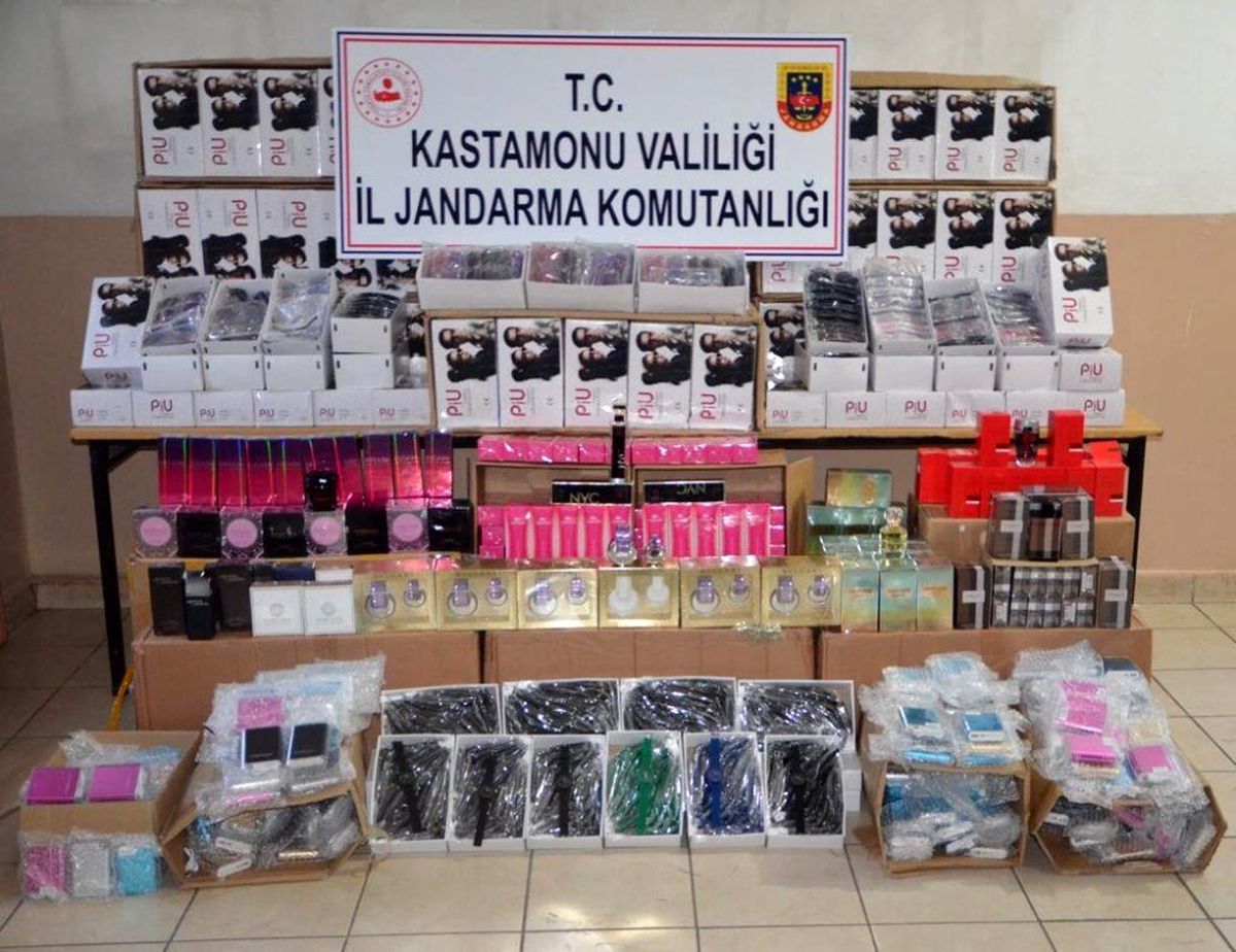 Kargo kamyonundan 945 bin TL\'lik kaçak eşya çıktı