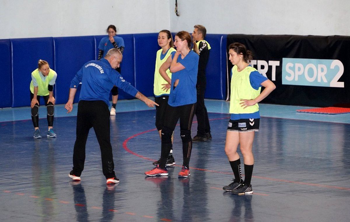 Kastamonu Belediyespor, çeyrek final için Macaristan\'a gitti