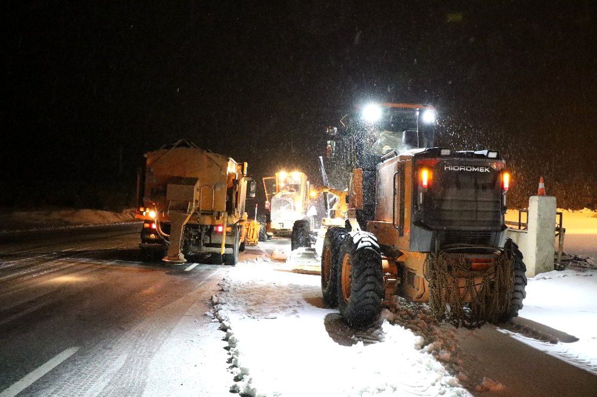 Kızıldağ kar ve tipi nedeniyle araç ulaşımına kapandı