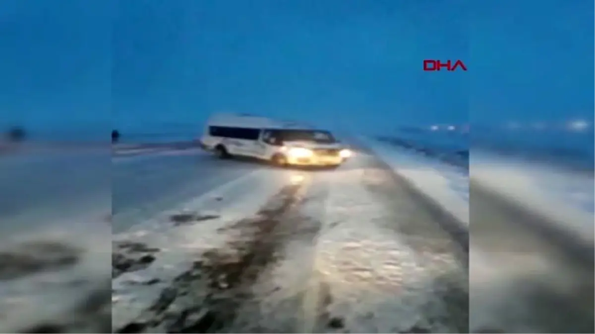 Konya\'da kar yağışı ve buzlanma ulaşımı etkiledi