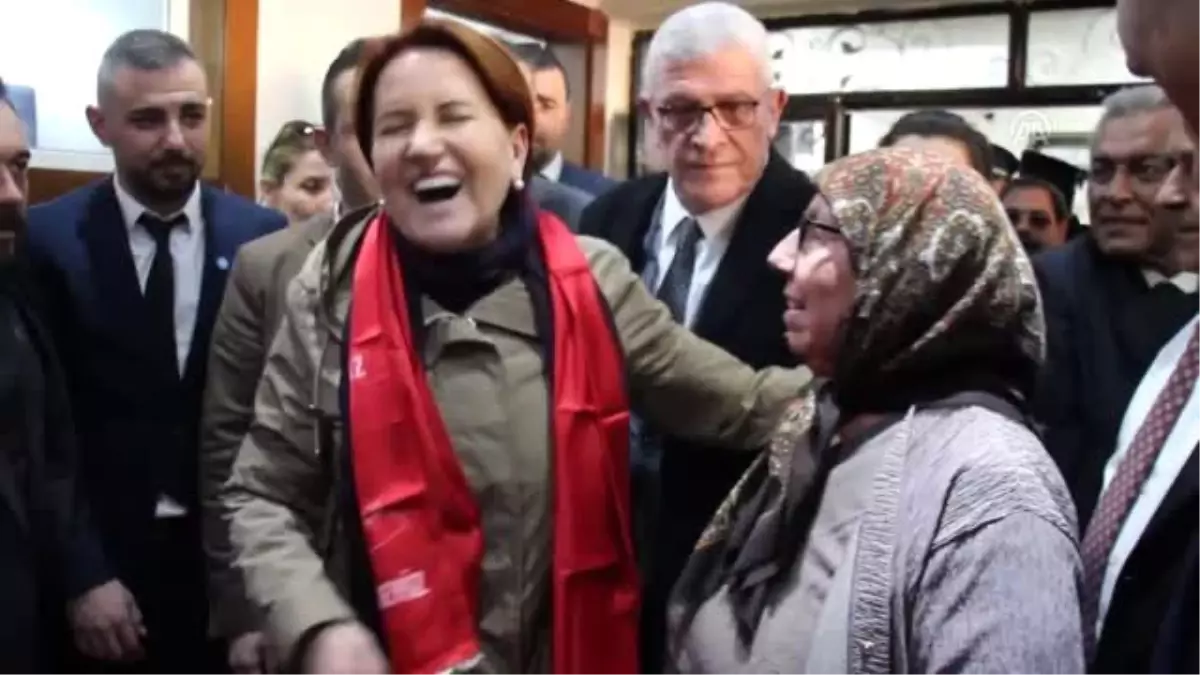 Meral Akşener İzmir\'in ilçelerinde esnafı ziyaret etti