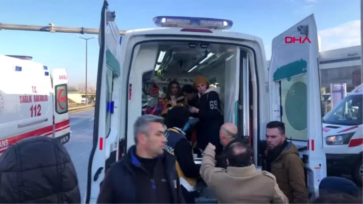 Sakarya ırak plakalı yolcu otobüsü, tır\'a çarptı 6 yaralı