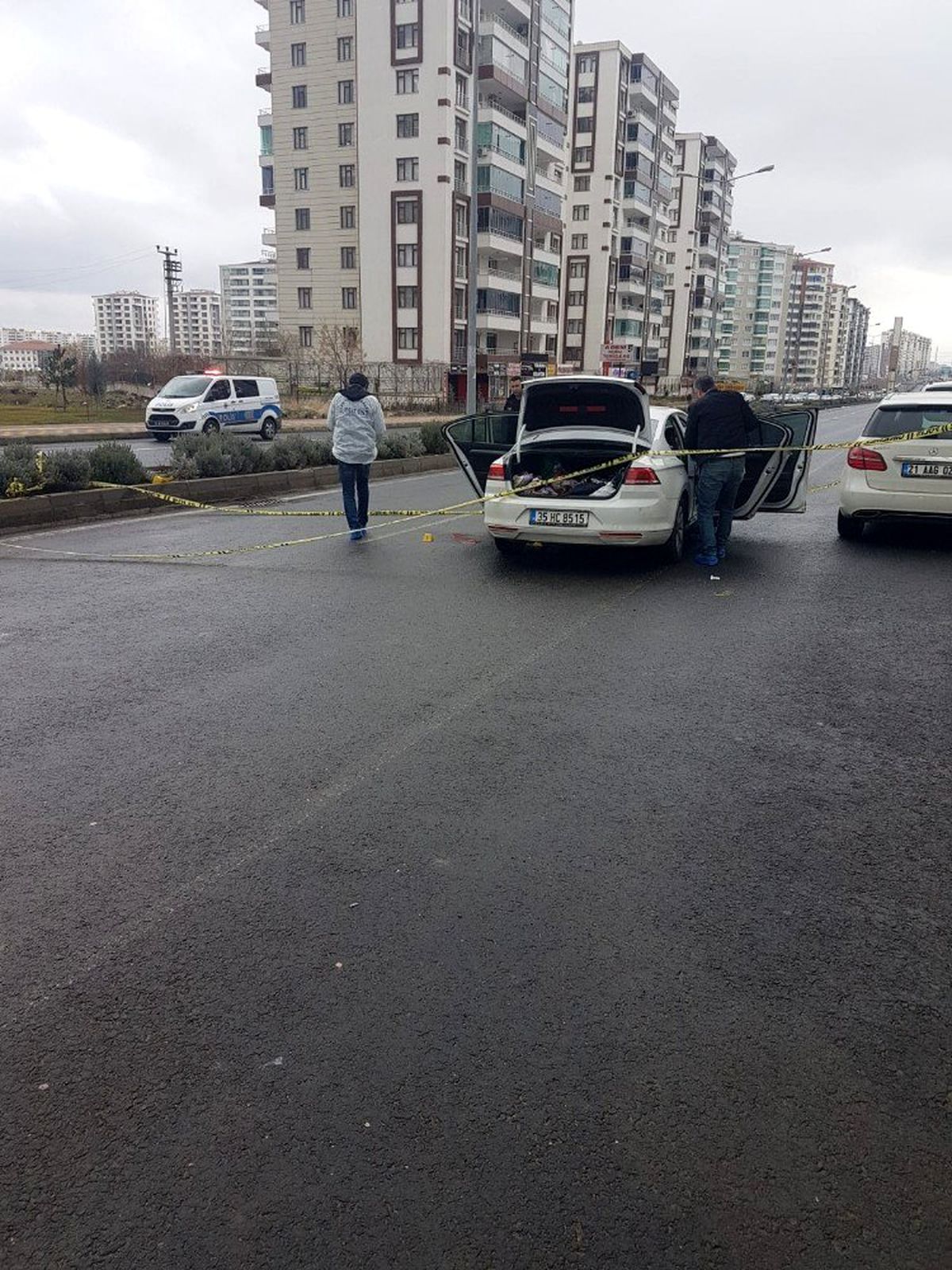 Seyir halindeki aracı durdurup ateş açtı: 1 ölü