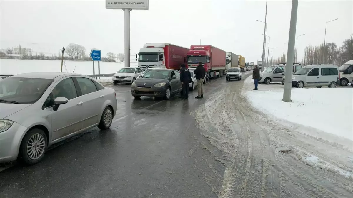 Sivas-Malatya kara yolu tipi nedeniyle ulaşıma kapandı