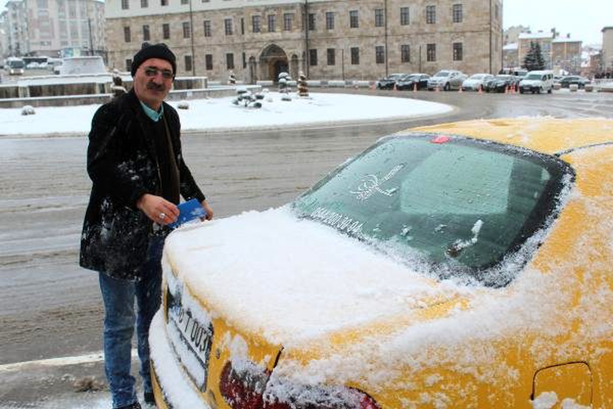 Sivas\'ta, 662 yerleşim yeri yolu kardan kapandı