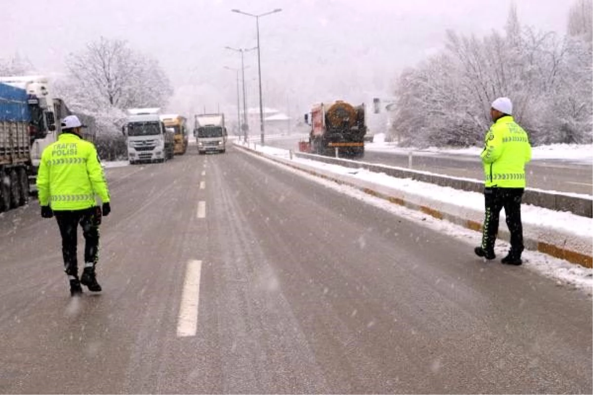 Tokat\'ta kar yağışı ulaşımı aksattı