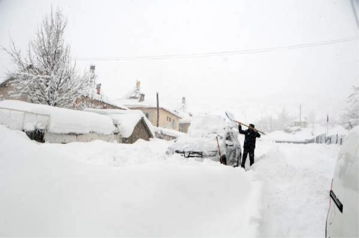 Tunceli\'de 200 köy yolu kardan kapandı