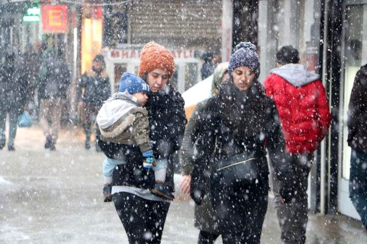 Yüksekova\'da kar yağışı