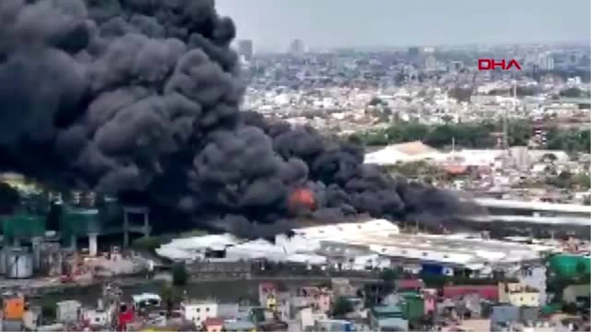 Filipinler\'de plastik deposunda büyük yangın