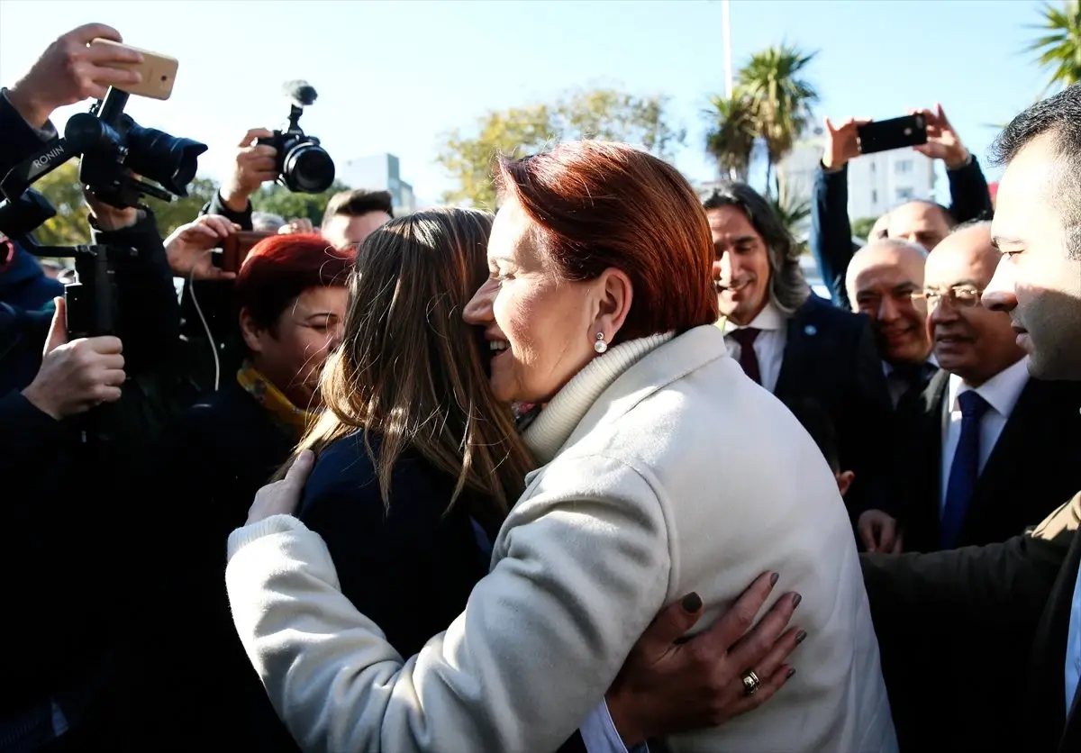 İYİ Parti Genel Başkanı Akşener İzmir\'de Fırat Yılmaz Çakıroğlu Parkı\'nı açtı