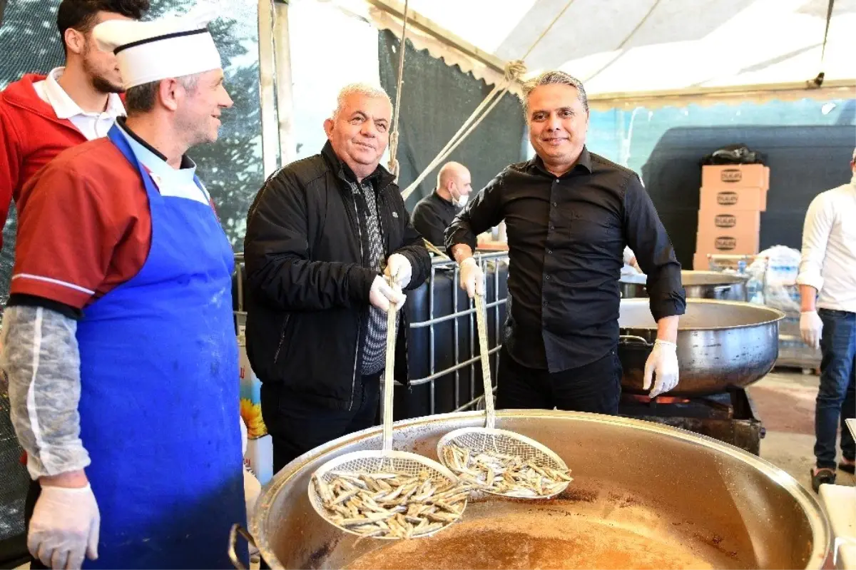 Karadenizliler buluşmasında 1 ton hamsi dağıtıldı