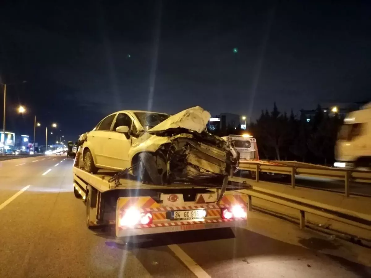 Kaza yapan araç taklalar atarak ana yola uçtu: 3 yaralı