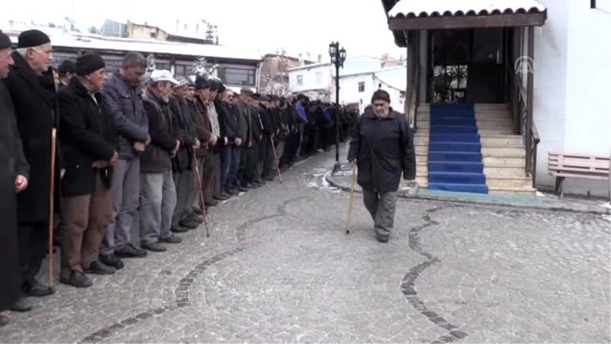 Konya\'da yem karma makinesine sıkışan çocuğun cenazesi toprağa verildi