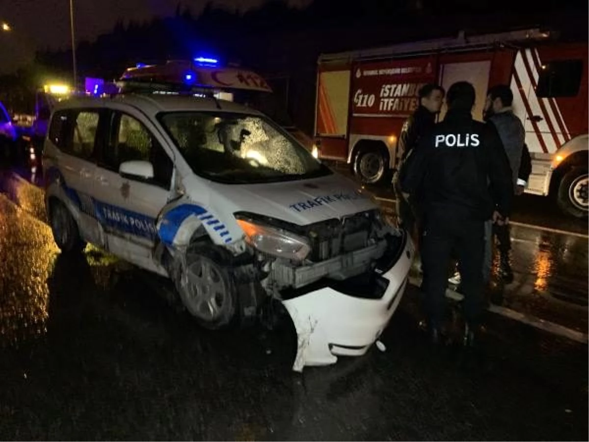 Maltepe\'de zincirleme trafik kazası: 2\'si polis 4 yaralı