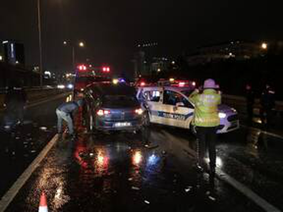 Maltepe\'de zincirleme trafik kazasında 4 kişi yaralandı