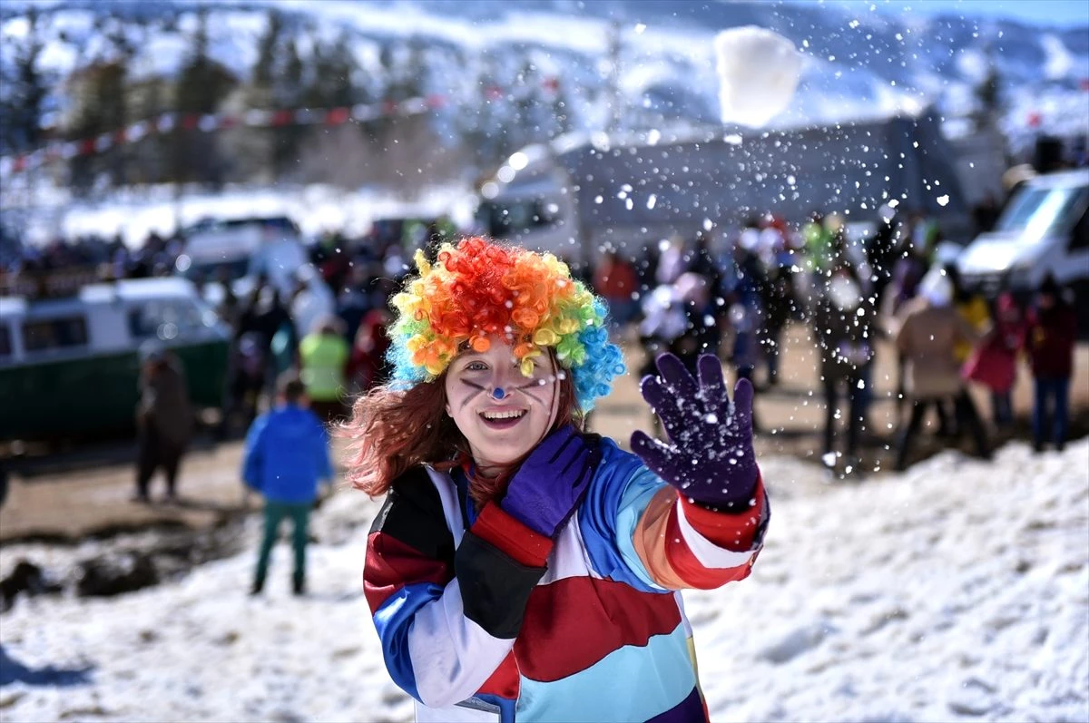 Mersin\'de düzenlenen Toroslar Kar Festivali "renkli" başladı