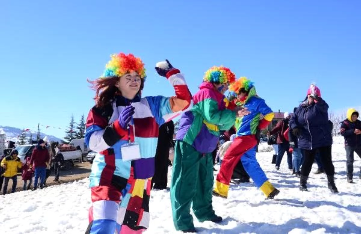 Mersin\'de ilk kez düzenlenen \'Kar Festivali\'nde renkli görüntüler