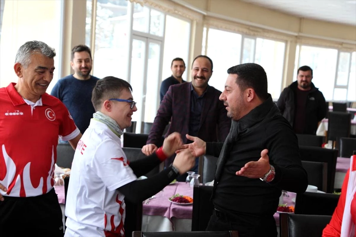 Nevşehir Belediye Başkan Arı, Down Sendromlular Atletizm Milli Takımı\'nı ziyaret etti