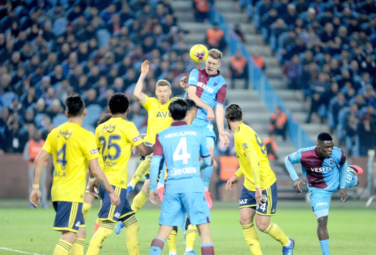 Novak\'ın attığı gol öncesi hakemin verdiği karar, F.Bahçelilerin tepkisini çekti