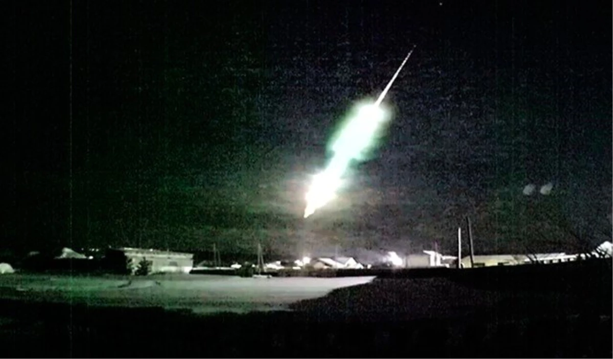 Rusya\'da meteor roket şeklinde düştü