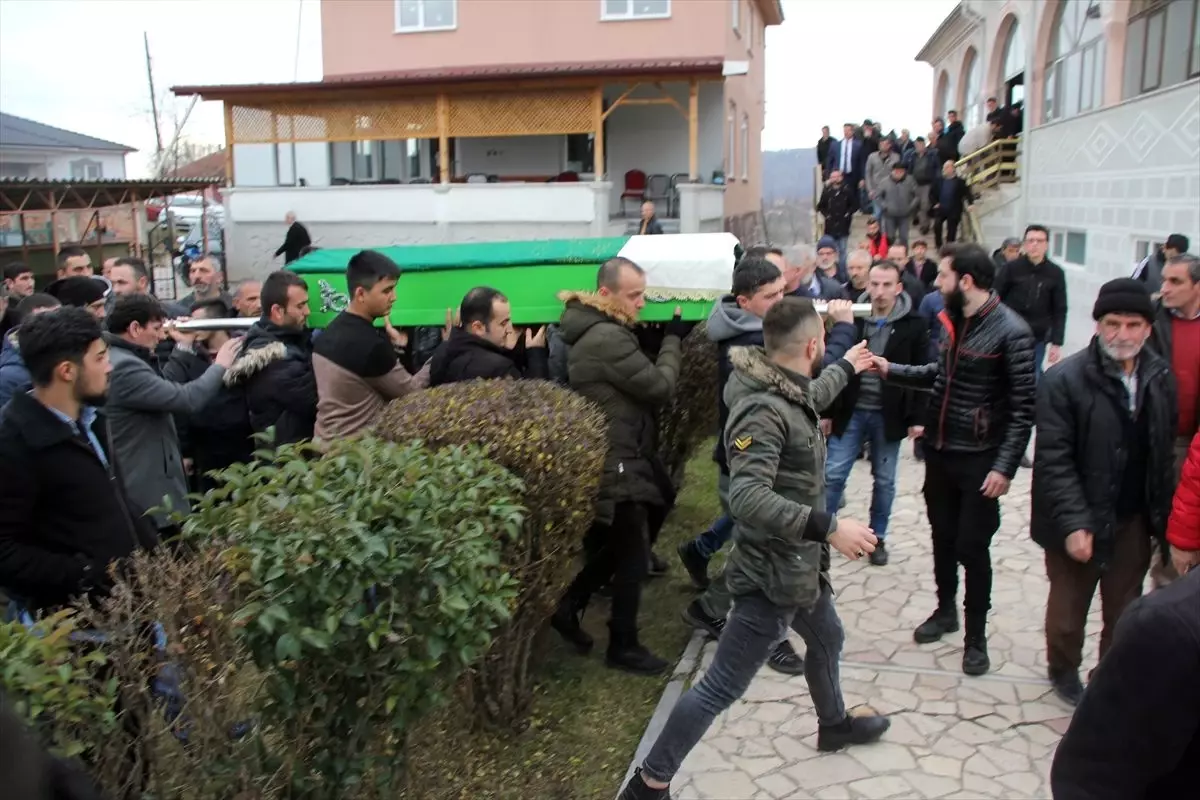 Sakarya\'da trafik kazasında ölen genç defnedildi