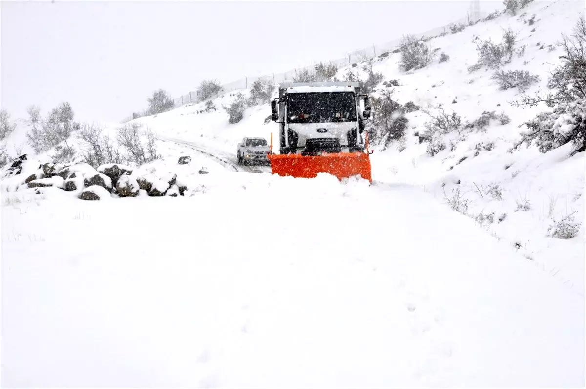 Şırnak\'ta kar nedeniyle 26 köye ulaşım sağlanamıyor