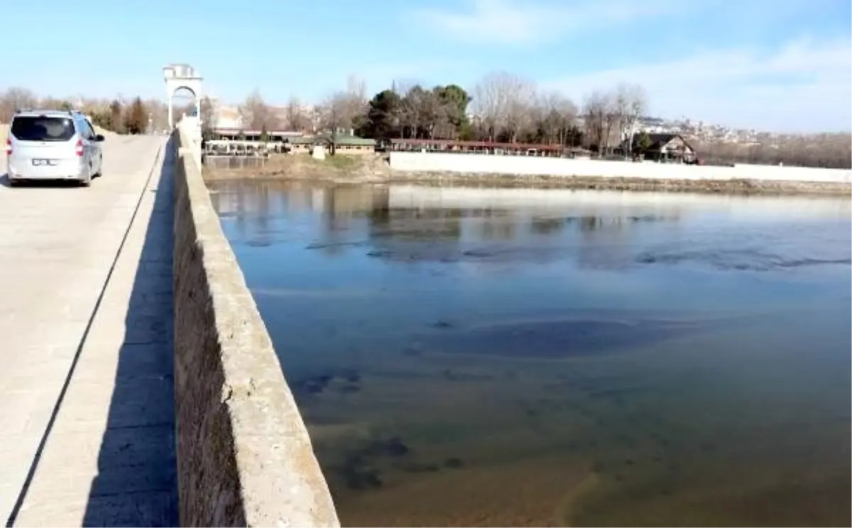 Suları çekilen Meriç Nehri\'nde tarih ortaya çıktı