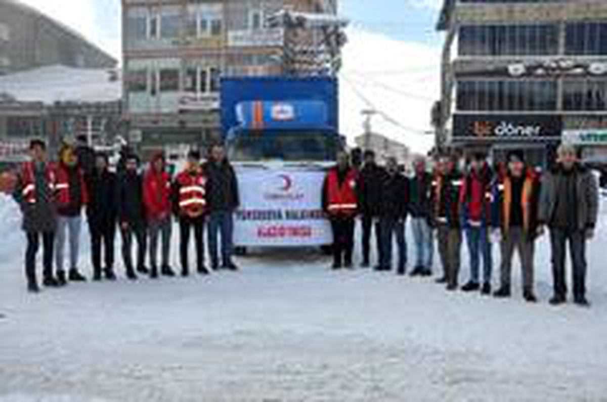 Türk Kızılayı Yüksekova Şubesi\'nden Elazığ\'a yardım gönderildi