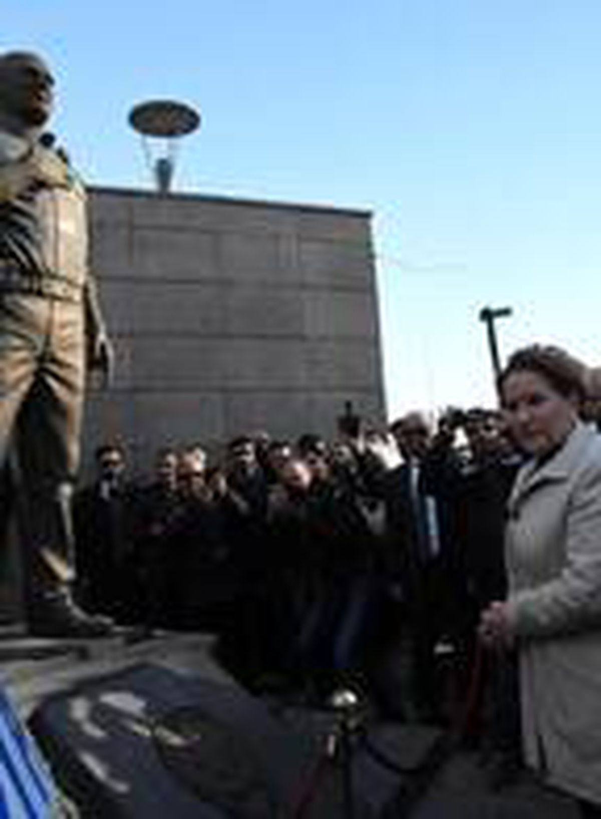 Akşener, şehit Fethi Sekin\'in anıtına çelenk bıraktı